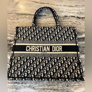 Refurbished Dior medium Book Tote navy blue (1)